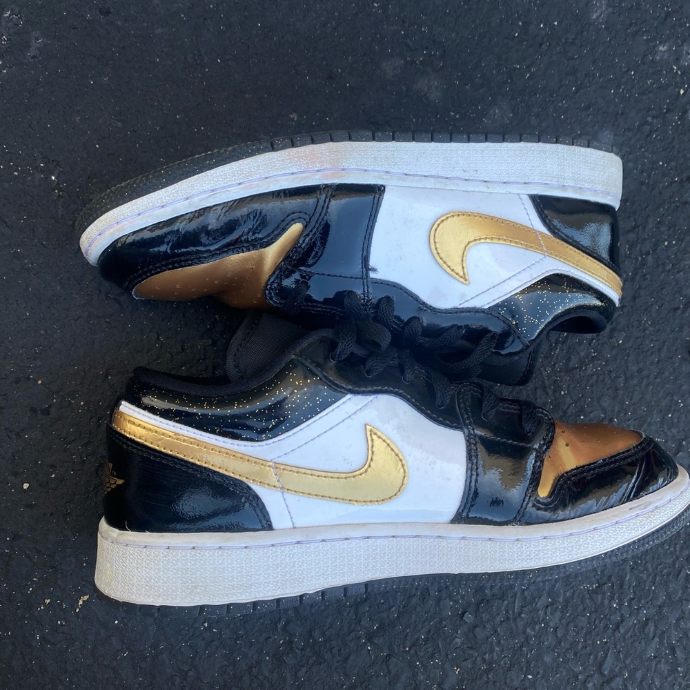 Gold, Black and White Jordan 1 Low SE